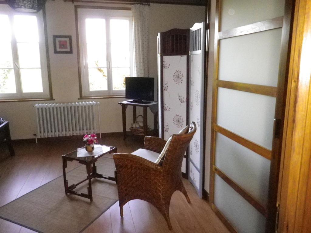 Chambre D'Hotes La Haie Fleurie Chevillard Room photo